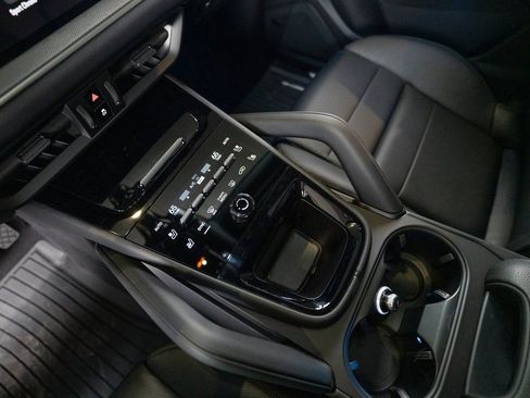New 2025 Porsche Cayenne AWD/4WD image 24