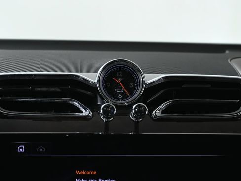 Used 2022 Bentley Bentayga AWD/4WD image 22