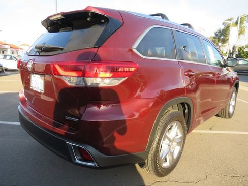 Used 2018 Toyota Highlander Limited image 10