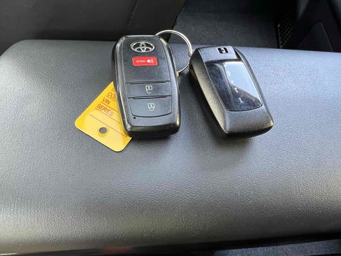 Used 2024 Toyota Prius XLE image 9