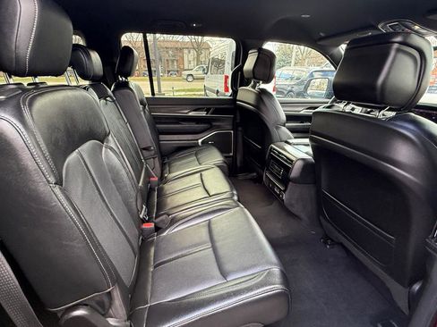 Used 2024 Jeep Wagoneer L Series III w/ Flexible Seating Group image 20