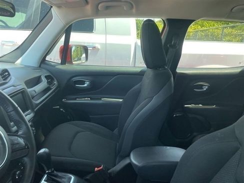Certified 2019 Jeep Renegade Altitude w/ Quick Order Package 2XM AWD/4WD image 18