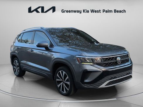 Used 2022 Volkswagen Taos SE image 2