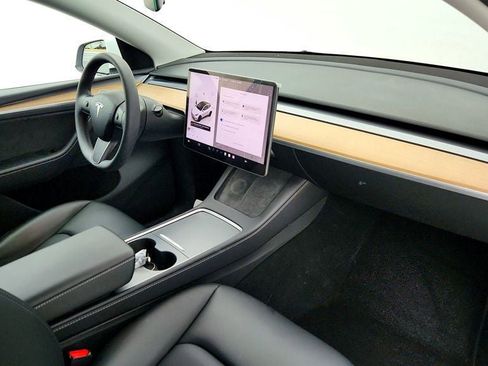 Used 2024 Tesla Model Y Long Range image 28