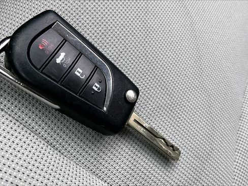 Used 2022 Toyota Corolla LE image 13