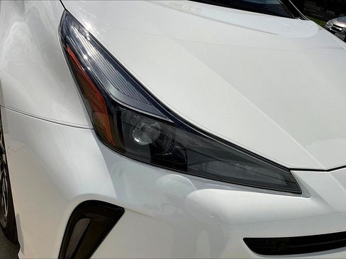 Used 2022 Toyota Prius AWD image 32