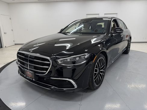Used 2022 Mercedes-Benz S 580 4MATIC Sedan image 4