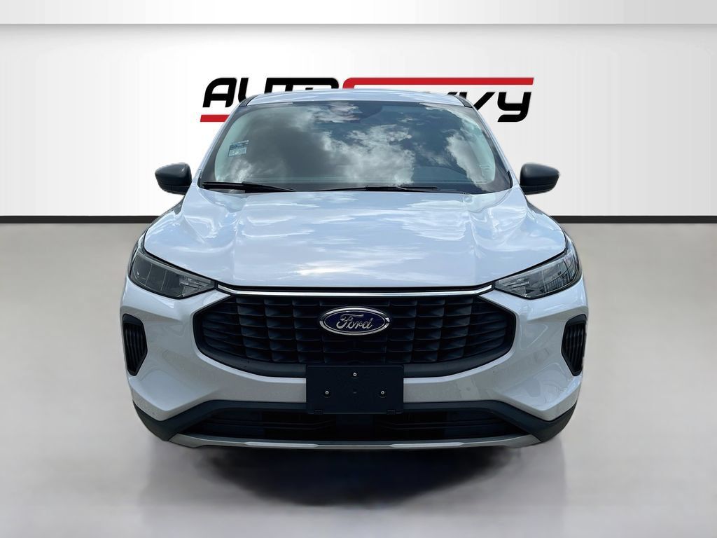 Used 2025 Ford Escape Active FWD image 2