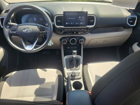 Used 2023 Hyundai Venue SEL FWD image 16