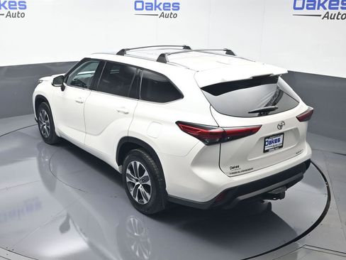 Used 2021 Toyota Highlander XLE AWD/4WD image 54