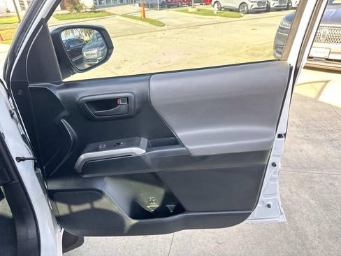 Used 2017 Toyota Tacoma SR5 w/ Tow Package image 16