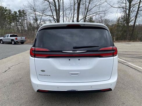 Used 2023 Chrysler Pacifica Touring-L FWD image 44