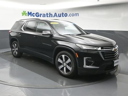 Used 2023 Chevrolet Traverse LT w/ LT Premium Package AWD/4WD image 2