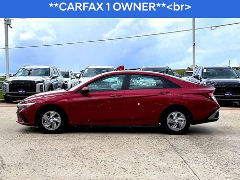 Used 2025 Hyundai Elantra SE image 4