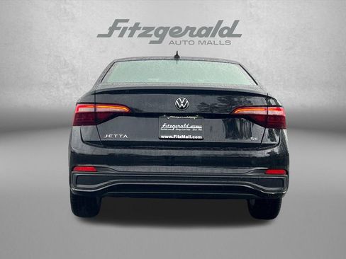 Used 2024 Volkswagen Jetta SE FWD image 7