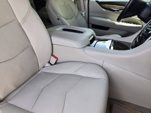 Used 2019 Cadillac Escalade Luxury AWD/4WD image 8
