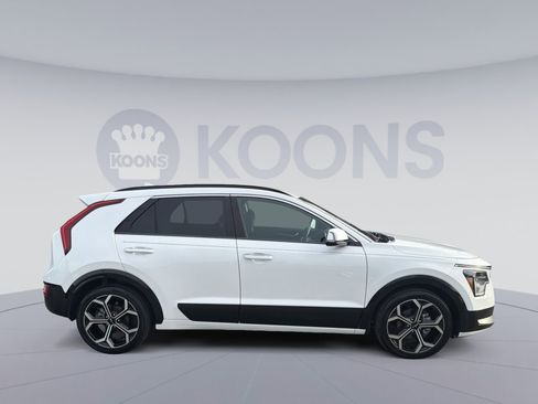 Used 2024 Kia Niro SX Touring image 5