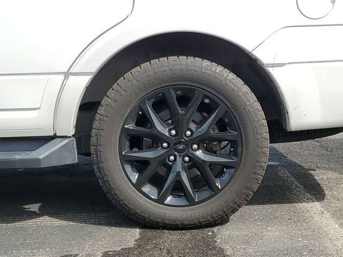 Used 2016 Ford Expedition XLT w/ Equipment Group 202A AWD/4WD image 32