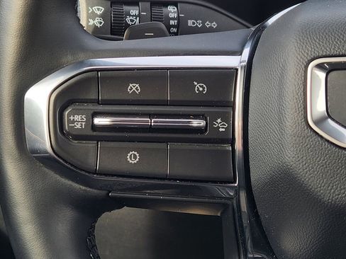 Used 2025 GMC Acadia Elevation image 28