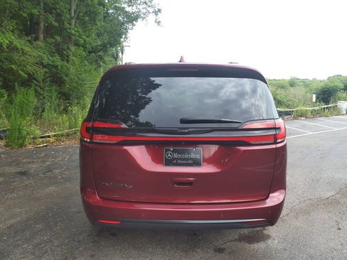Used 2022 Chrysler Pacifica Touring-L w/ S Appearance Package FWD image 6