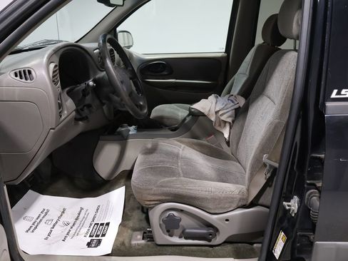 Used 2004 Chevrolet TrailBlazer LS w/ LS Preferred Equipment Group image 2