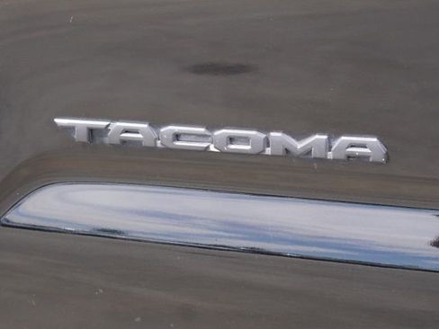 Used 2016 Toyota Tacoma TRD Sport w/ Towing Package image 10