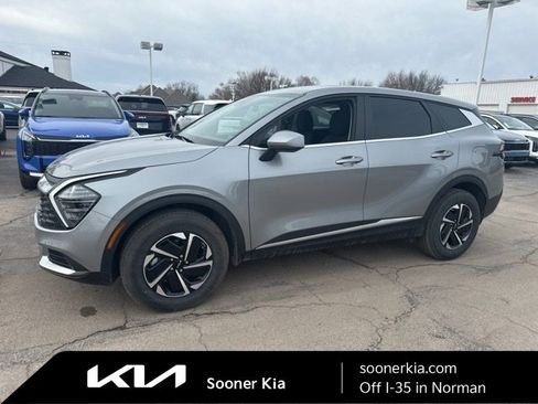 Certified 2025 Kia Sportage LX image 1