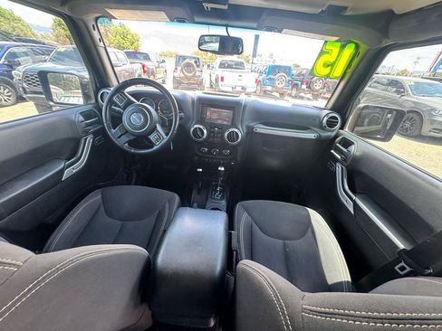 Used 2015 Jeep Wrangler Unlimited Sahara AWD/4WD image 13