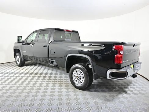 Used 2024 Chevrolet Silverado 2500 LT w/ Convenience Package AWD/4WD image 4