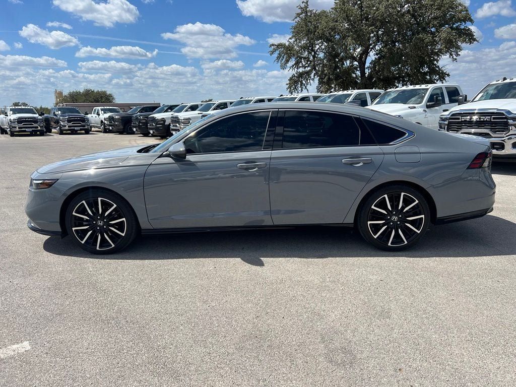 Used 2023 Honda Accord Touring image 2