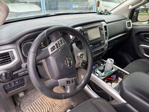 Used 2017 Nissan Titan SV AWD/4WD image 10