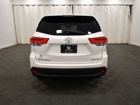 Used 2018 Toyota Highlander XLE AWD/4WD image 6