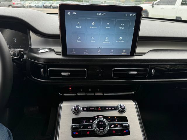 Used 2023 Lincoln Aviator AWD w/ Premium Package image 10