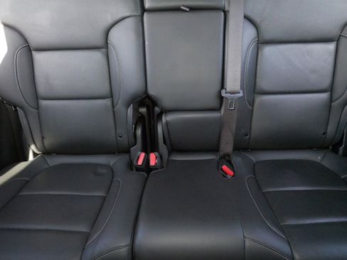 Used 2023 GMC Acadia SLT image 13