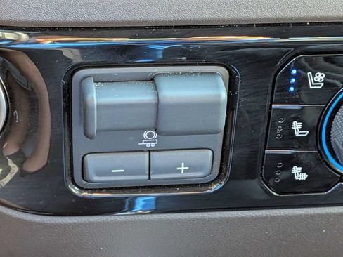 Used 2022 Chevrolet Silverado 1500 LTZ w/ LTZ Premium Package AWD/4WD image 25