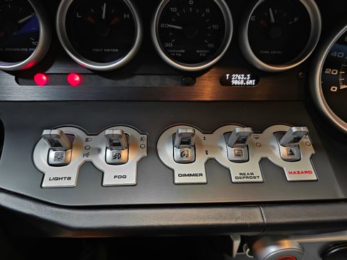 Used 2005 Ford GT RWD image 29