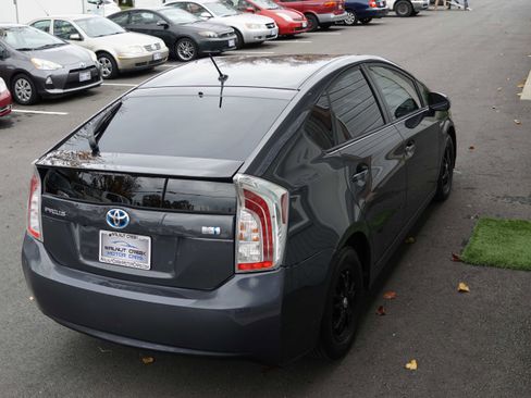 Used 2015 Toyota Prius Two image 12