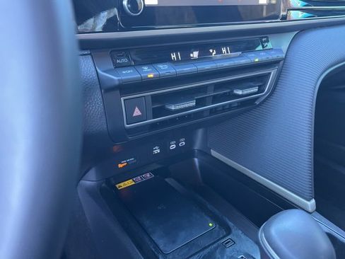 Used 2025 Toyota Camry SE image 25