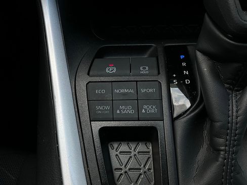 Used 2025 Toyota RAV4 XLE image 25