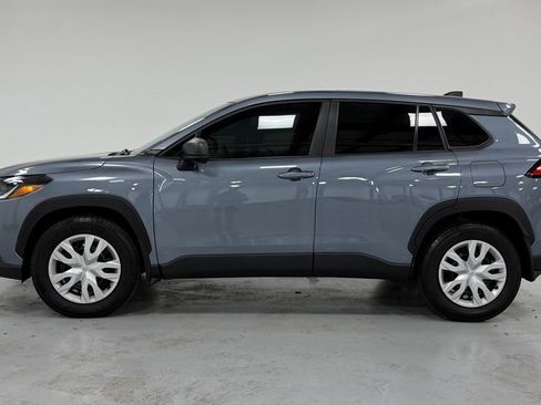 Used 2023 Toyota Corolla Cross L image 2