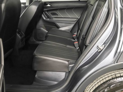 Used 2023 Volkswagen Tiguan SE image 34