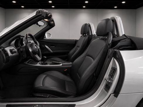 Used 2003 BMW Z4 2.5i RWD image 6