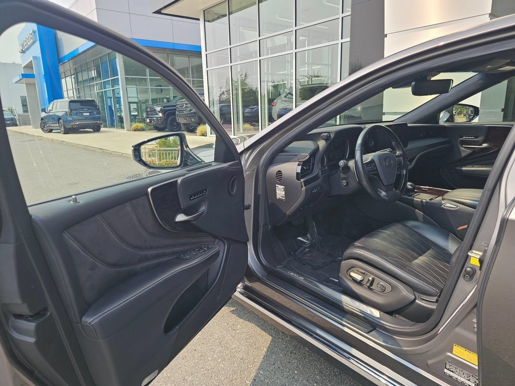 Used 2021 Lexus LS 500 AWD w/ Interior Upgrade Package image 23
