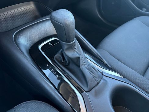 Used 2025 Toyota Corolla LE image 40