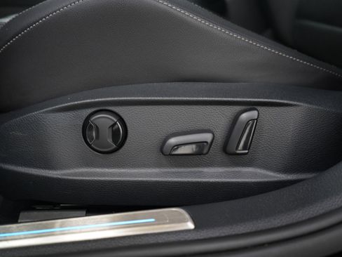 Used 2015 Volkswagen Golf R 4-Door image 29