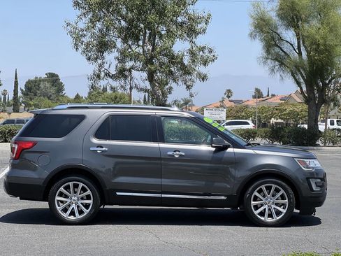 Used 2017 Ford Explorer Limited FWD image 11