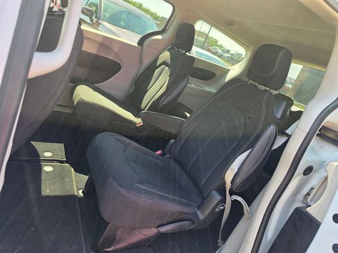 Used 2024 Chrysler Voyager LX FWD image 7