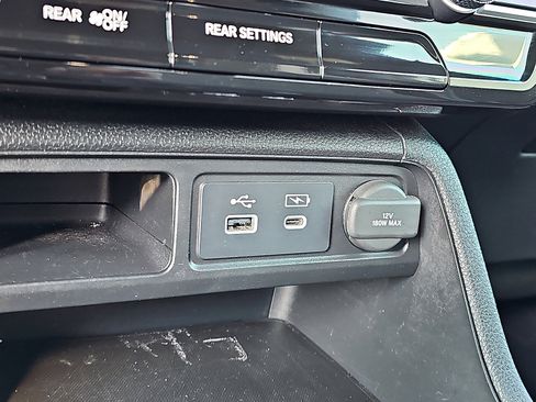 Used 2025 Honda Pilot Sport image 24