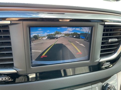 Used 2023 Chrysler Voyager LX image 11