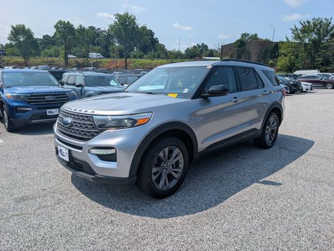 Certified 2022 Ford Explorer XLT w/ Equipment Group 202A AWD/4WD image 2